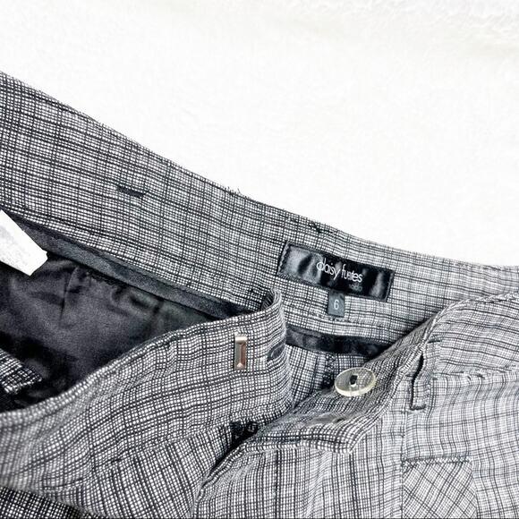 DAISY FUENTES Black & White Plaid Cuffed Shorts with Pockets size 6 - Picture 5 of 10